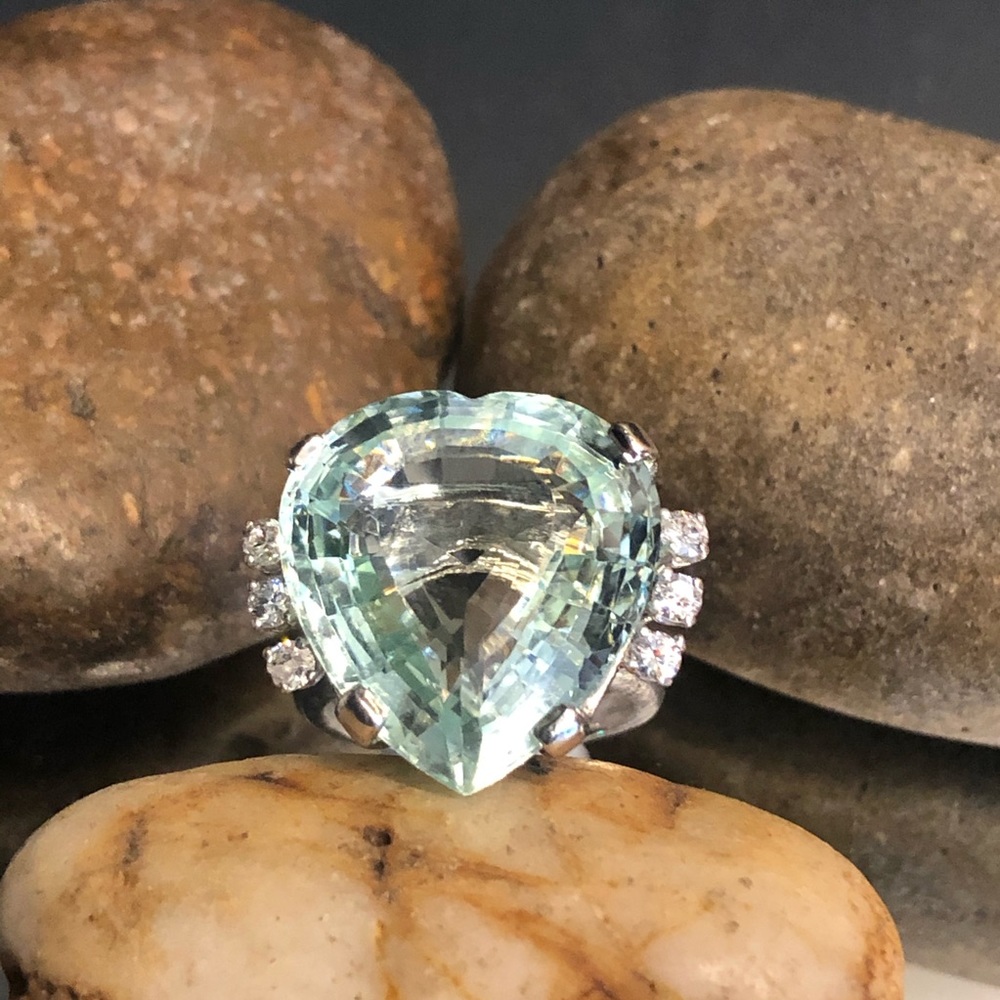 Aquamarine HEART SHAPE ring. - Picture 3 of 9